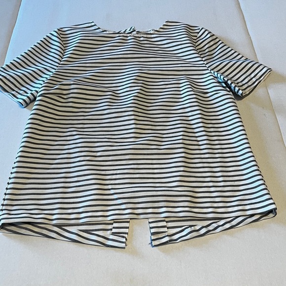 The Hanger striped blouse size medium M short sleeve 95%‎ polyester 5% spandex - Picture 8 of 11